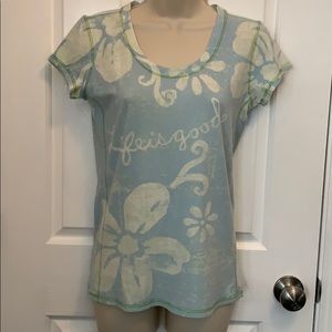 Life Is Good fitted t-shirt size Small